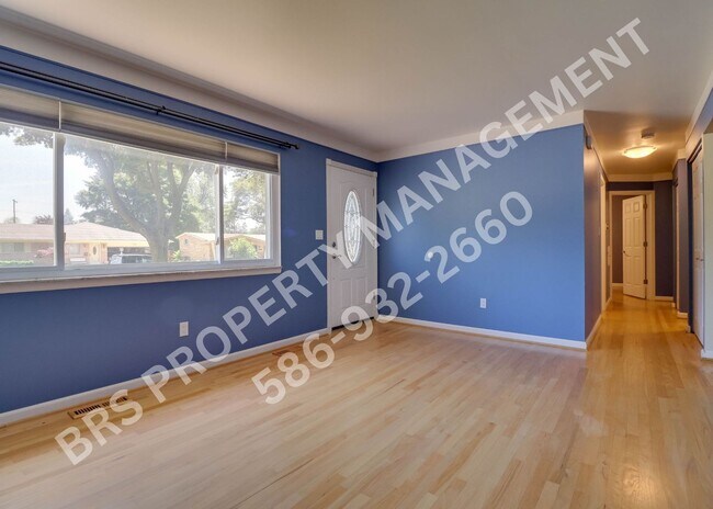 Building Photo - Charming 3 Bedroom 1.5 Bathroom Ranch.