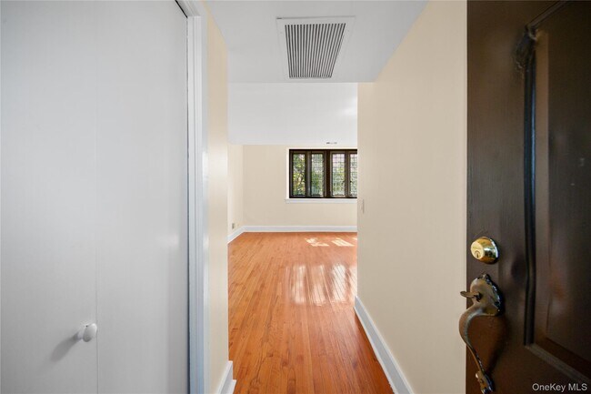 Building Photo - 207 Chateau Rive