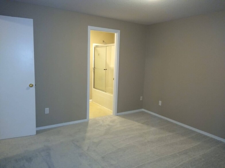 4-2b2b - 16049 SE Caruthers St