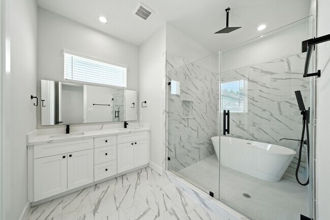 Building Photo - 2306 Hoskins Dr