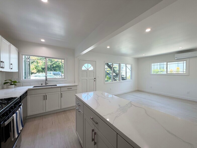 Building Photo - 1266 S Muirfield Rd