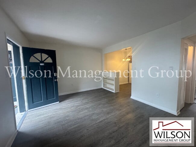 Building Photo - 210 E Yale St