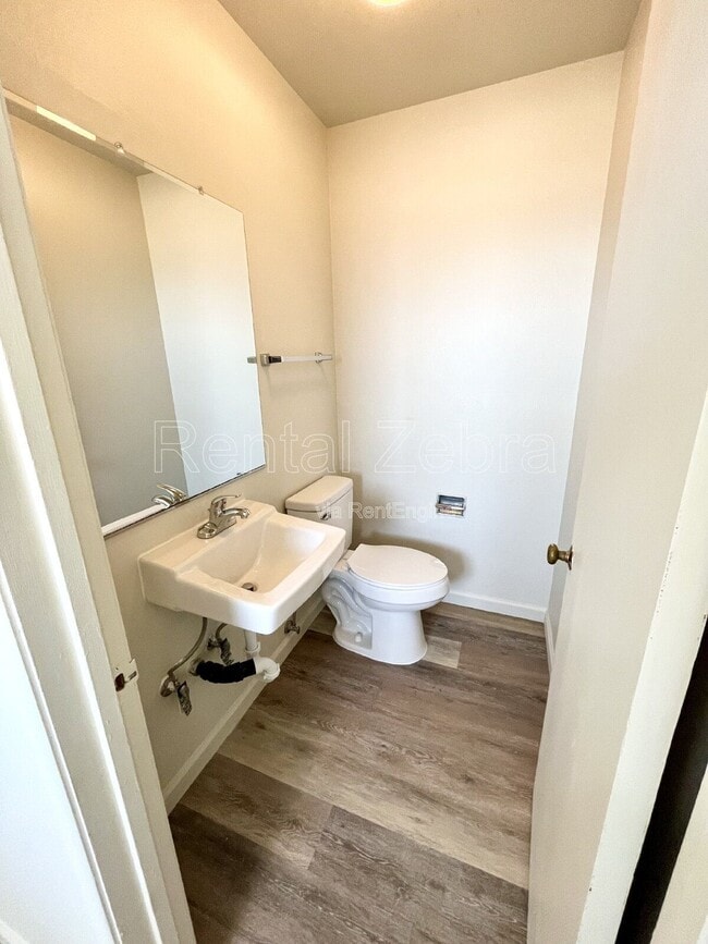 Building Photo - 12640 Le Grand Rd