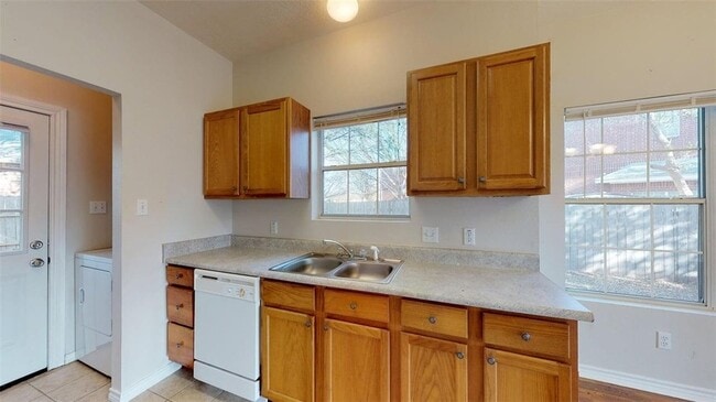 Building Photo - 1500 Maglothin Ct