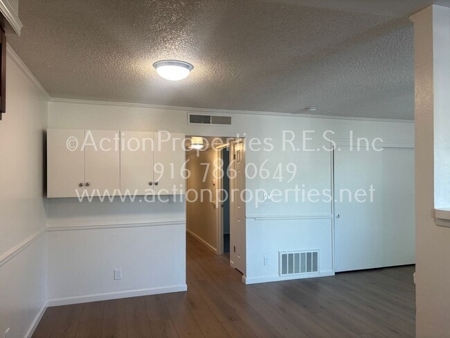 Building Photo - Move In Special $500.00 off 1st Mo Rent: C...