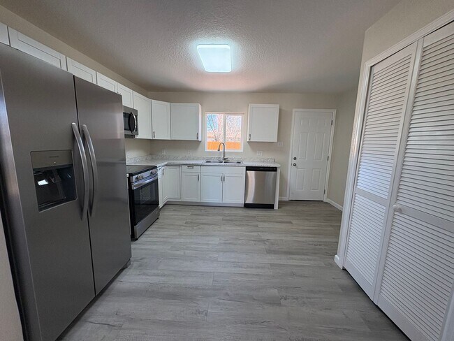 Building Photo - 2 Bed 1 Bath Home in Security!