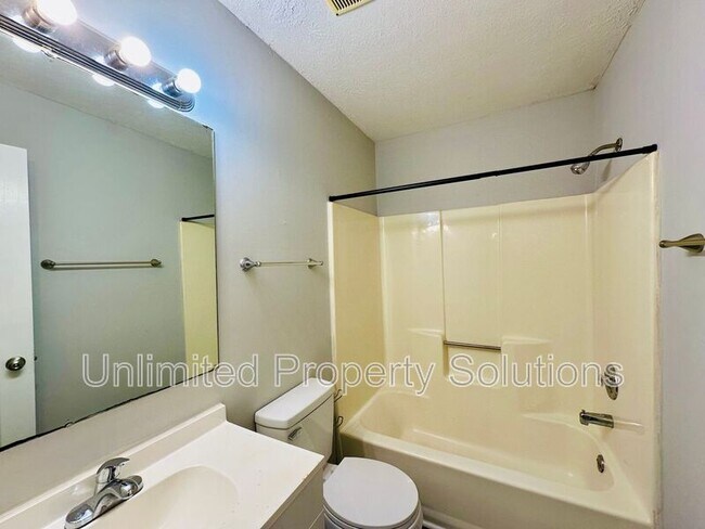 Building Photo - 209 Sunn Aire Ct