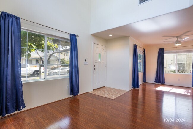 Building Photo - SF 3BR/2.5BA/2car garage in Ocean Pointe w...