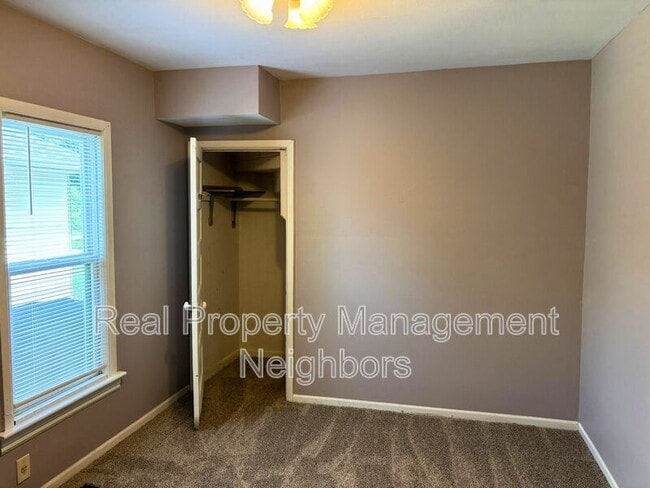 Building Photo - 2257 Berwyn Ave SW