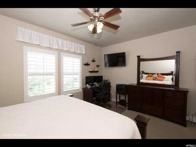 Building Photo - 1293 S Mountain Crest Dr