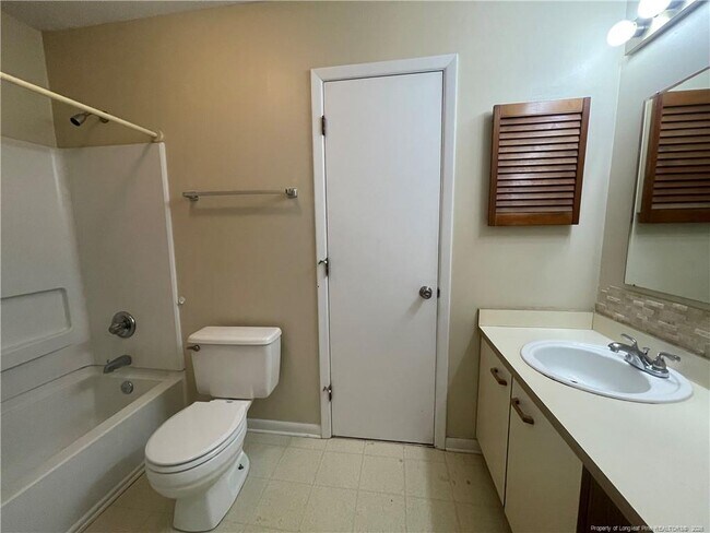 Building Photo - 1000 Wood Creek Dr