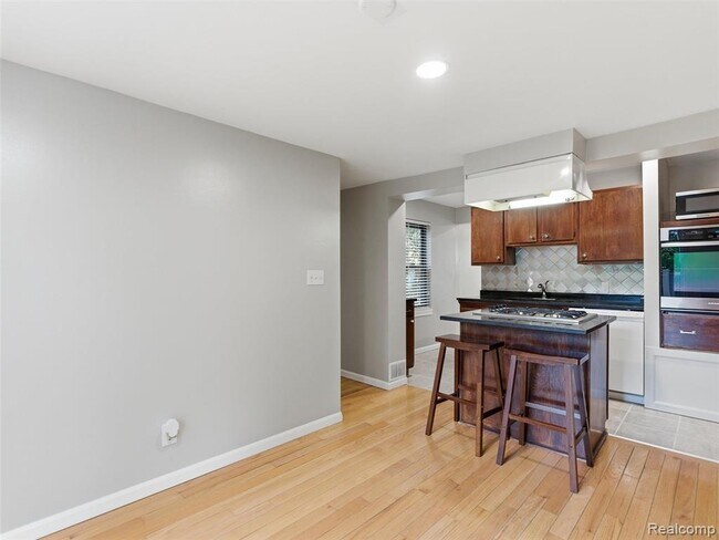 Building Photo - 404 La Plaza Ct