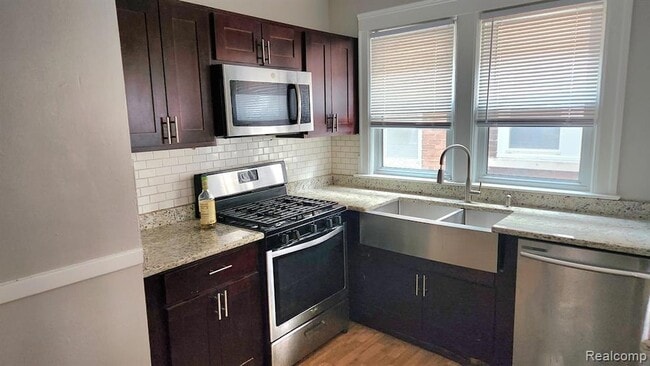 Building Photo - 864 Nottingham Rd