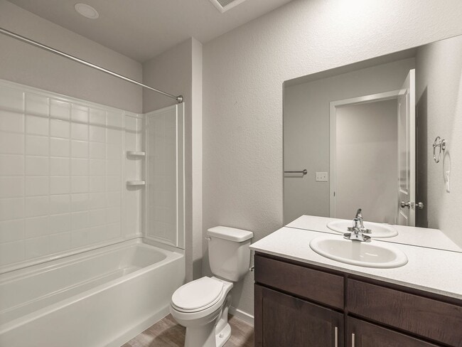 Building Photo - Beautiful 3 Bed 2.5 Bath Townhome in North...