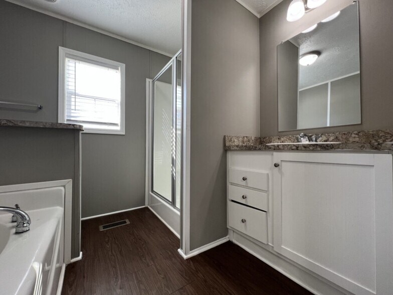 Building Photo - 125 E Sourwood Dr