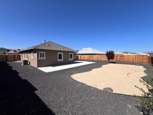 Building Photo - Silverland Estates 3 Bedroom 2 Bathroom Ho...
