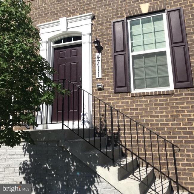 Building Photo - 4711 Crest View Dr