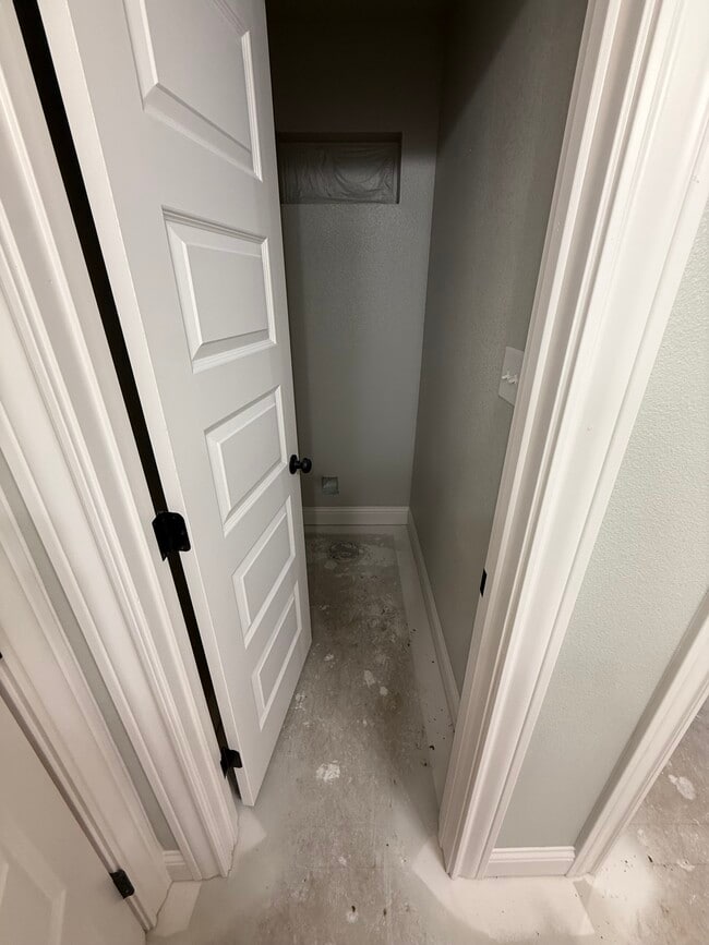 Building Photo - 317 Woodstock Ln