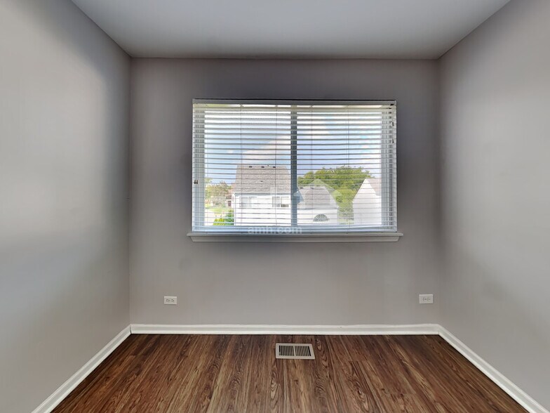 Building Photo - 300 Annandale Dr