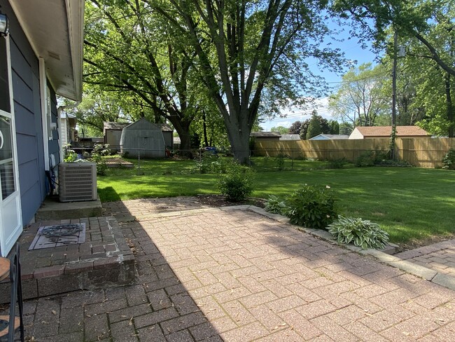Building Photo - 1718 Evans Ave