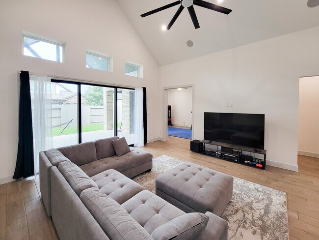 Building Photo - 5023 Golden Peach Rd