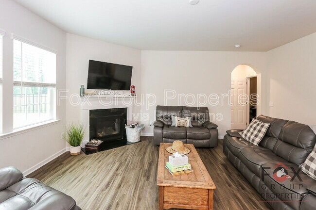 Building Photo - 200 Falls Cove Dr