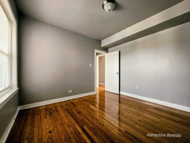 Building Photo - 1617 W 78th St