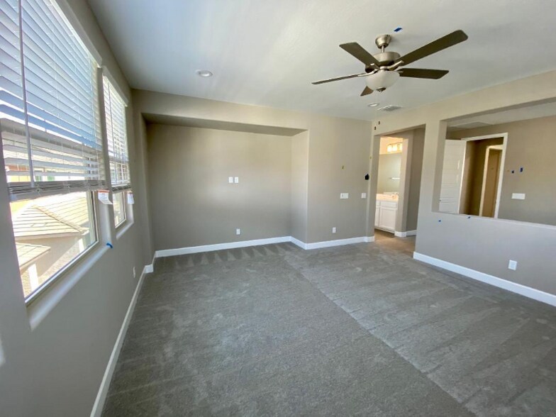 Building Photo - 612 W Derringer Way