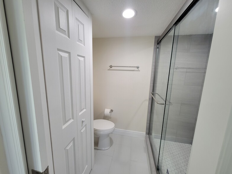 Building Photo - 500 Treasure Island Cswy