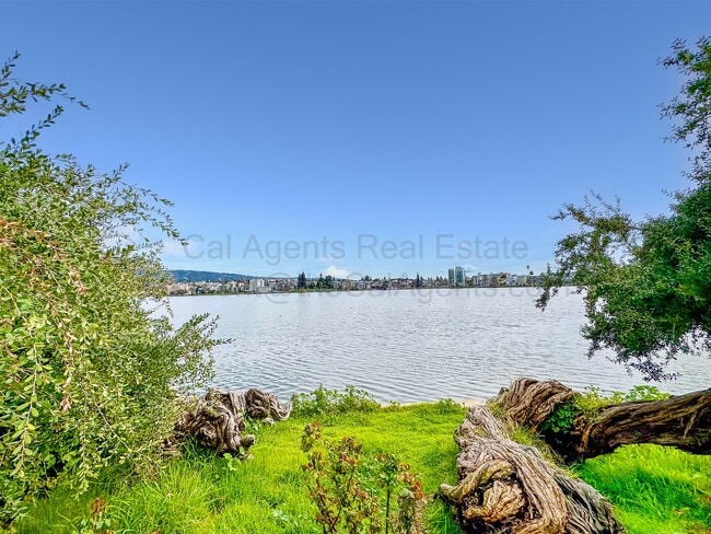 Building Photo - 1 Lakeside Dr