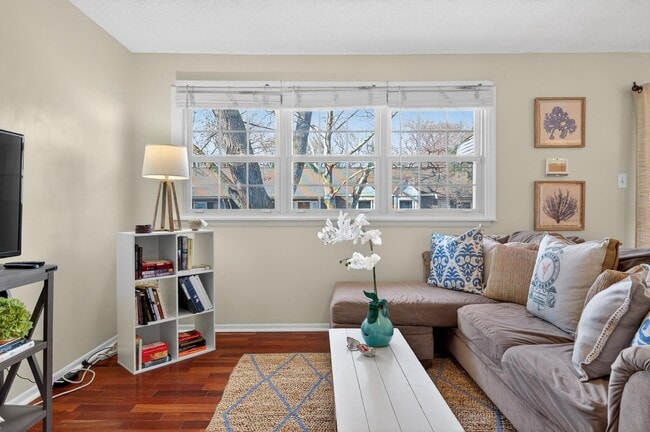 Building Photo - 462 Worthington Rd