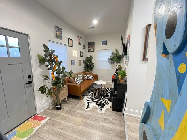 Building Photo - 2462 Hale Ave