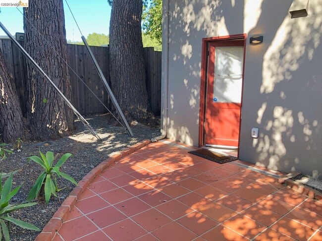 Building Photo - 21 Waverley Ct