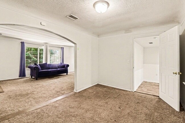 Building Photo - 33700 Beechwood St