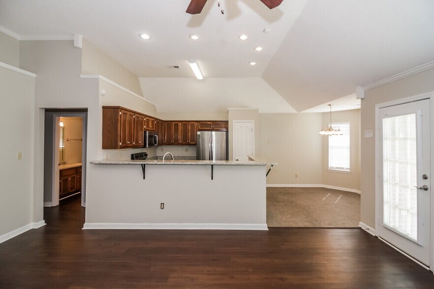 Building Photo - 4127 Ravenwood Dr N