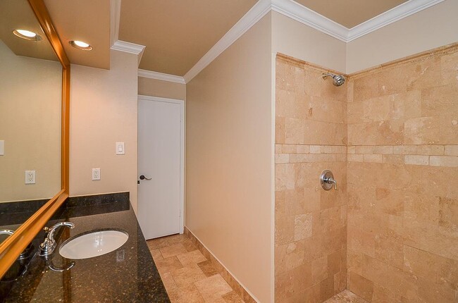 Building Photo - 2815 Manila Ln