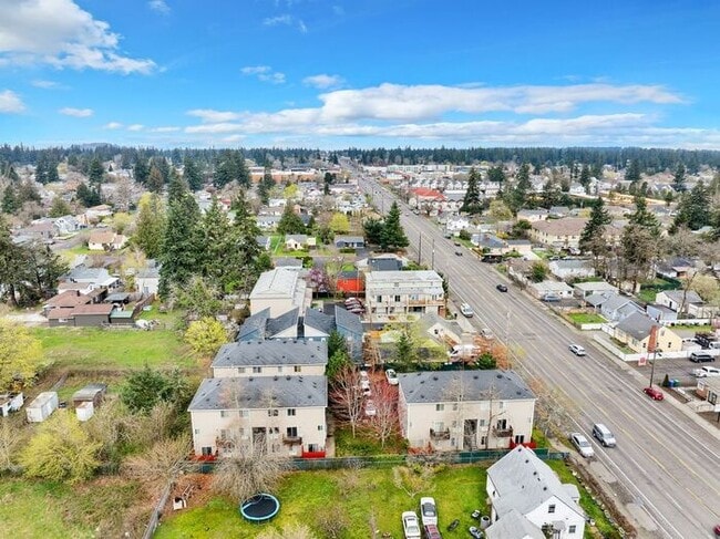 Building Photo - 2 bedroom 1.5 bath Condo! Washer and Dryer in unit!!