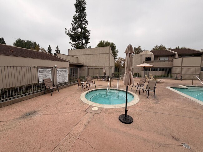Building Photo - 2 Bed, 2 Bath Fullerton Condo For Rent w/ ...