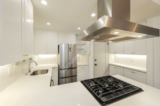 Building Photo - 29 Excelsior Ct