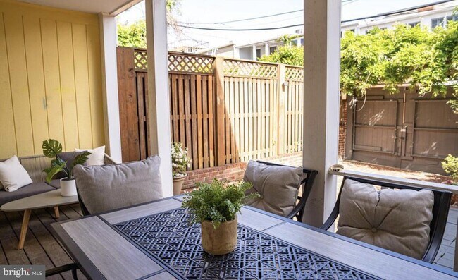 Building Photo - 3021 Dumbarton St NW