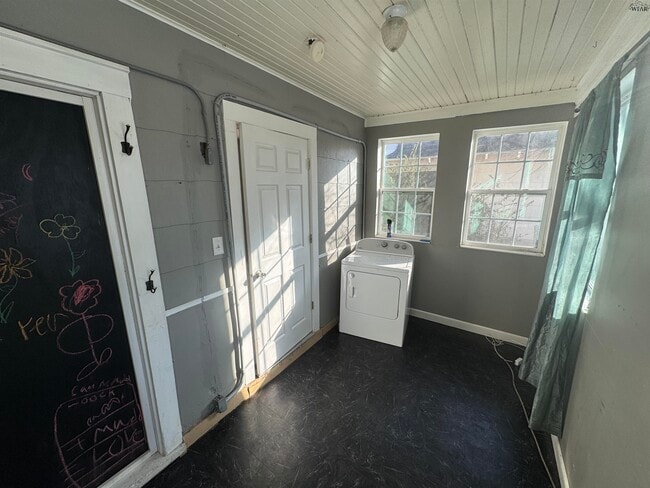 Building Photo - 1815 Lucile Ave