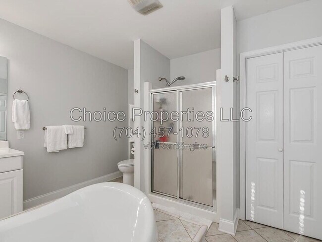 Building Photo - 4331 Applegate Rd