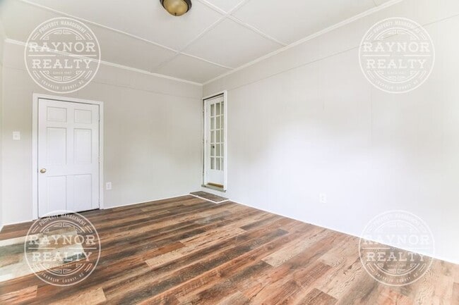 Building Photo - 402 E Stronach Ave