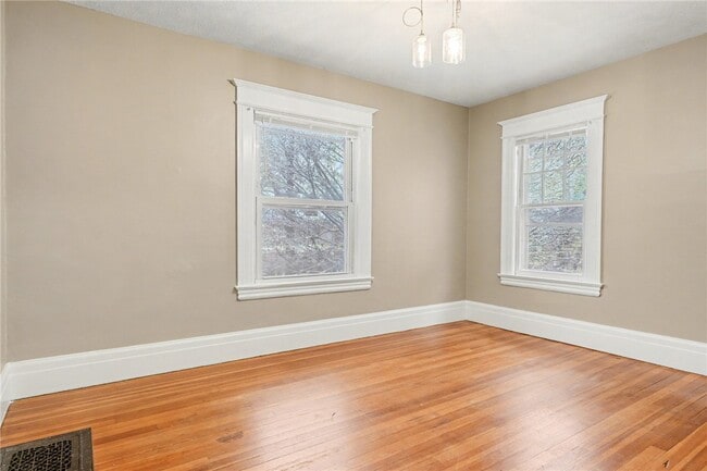 Building Photo - 30 Shepard St