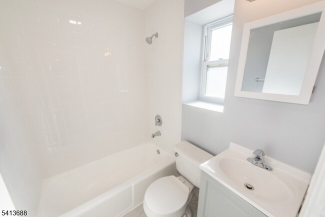 Building Photo - 226 Franklin Ave