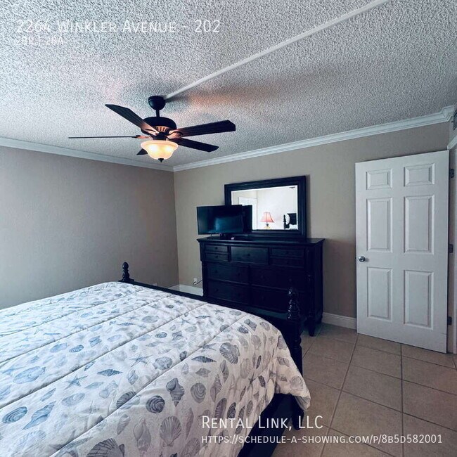 Building Photo - 2264 Winkler Ave