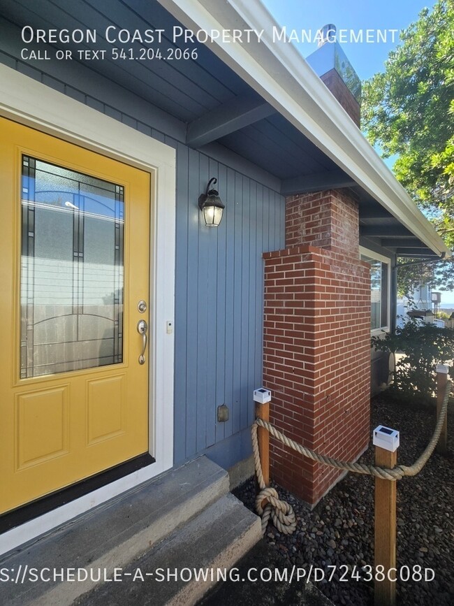 Building Photo - 2826 NW Oar Ave