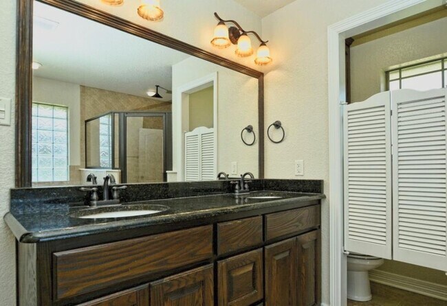 Building Photo - Harker Heights Home With Upgraded Features