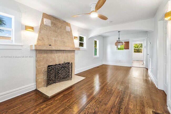 Building Photo - 416 S L St