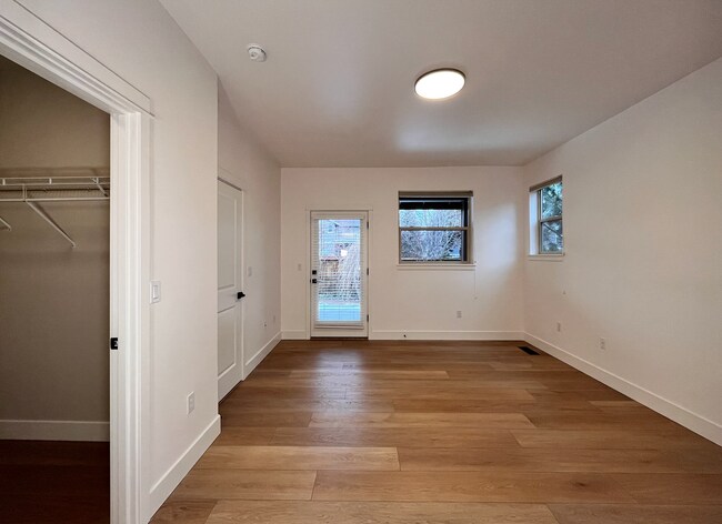 Building Photo - Modern Craftsman 4 Bedroom Home!